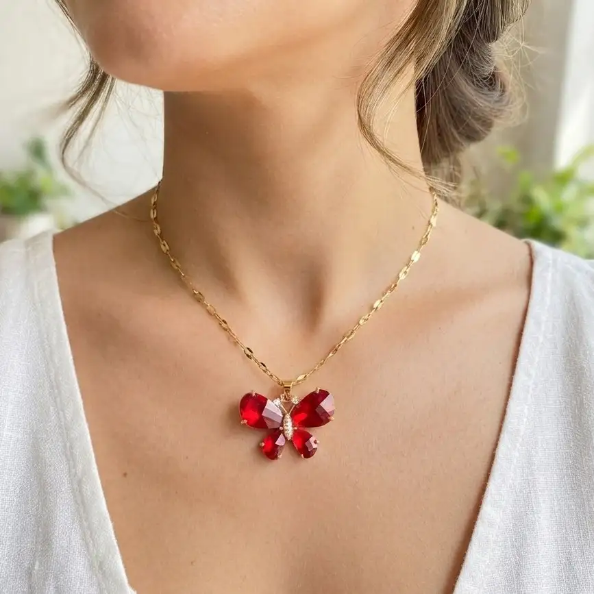 Cadena Y Dije En Acero Con Piedra Circon De Mariposa Roja 2