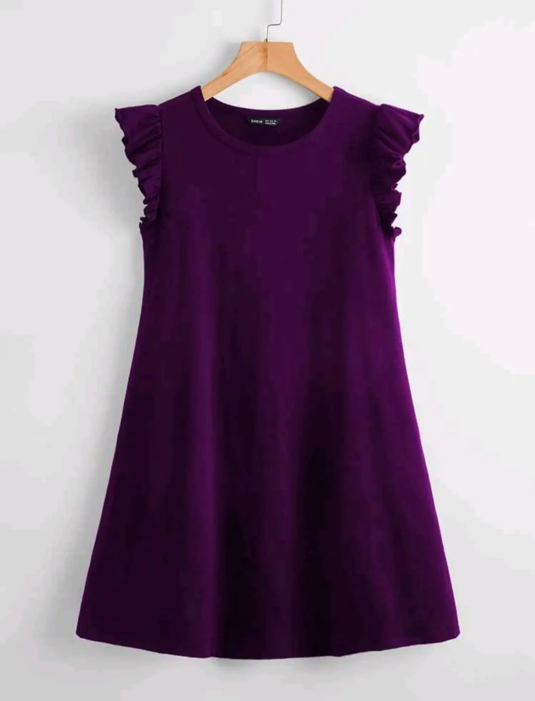 Vestido unicolor de sisa con fruncido 