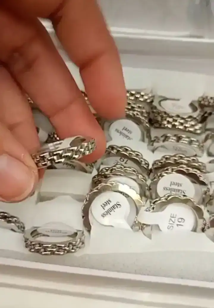 Anillo *