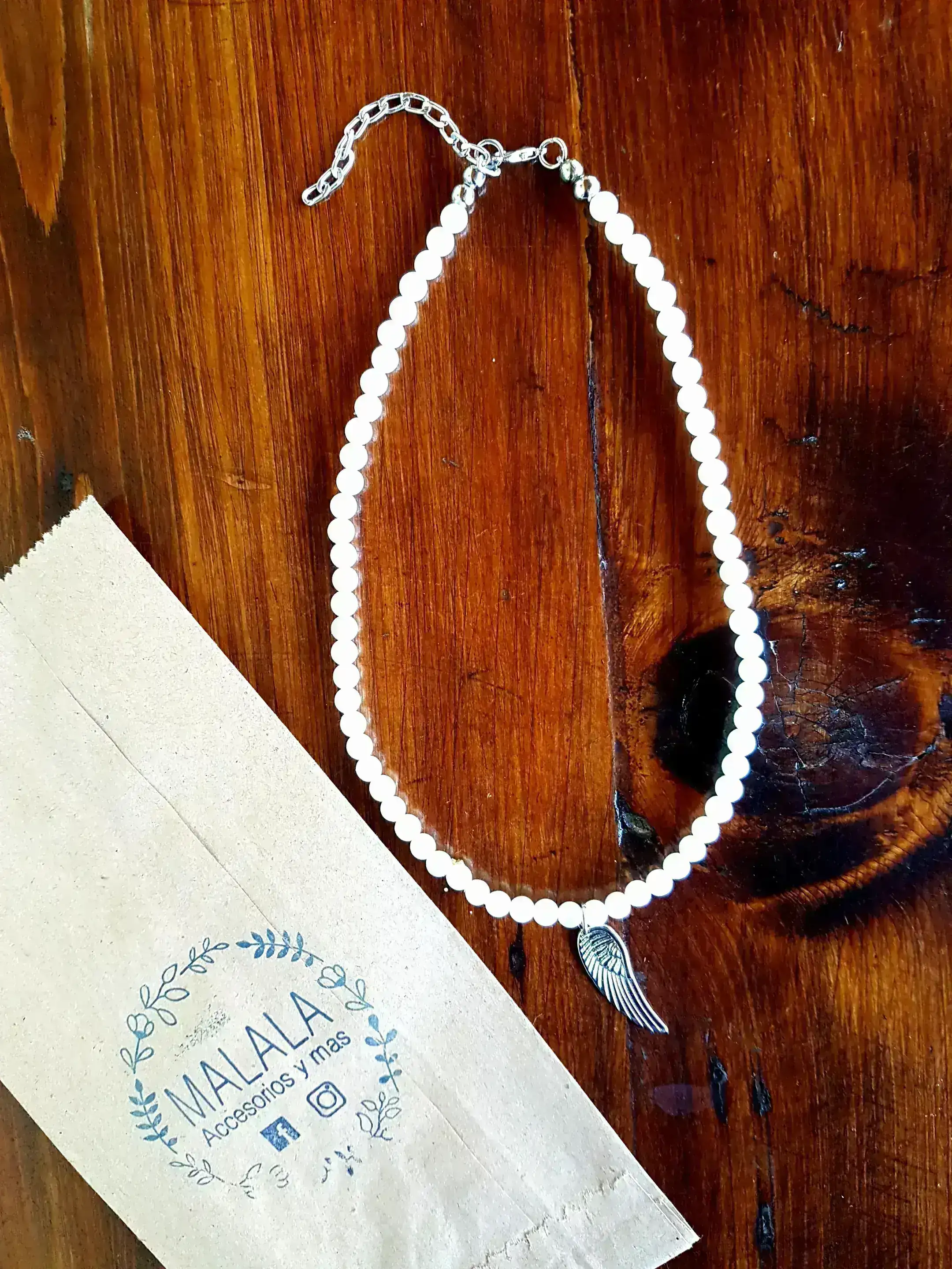Collar de perlas con dije M40