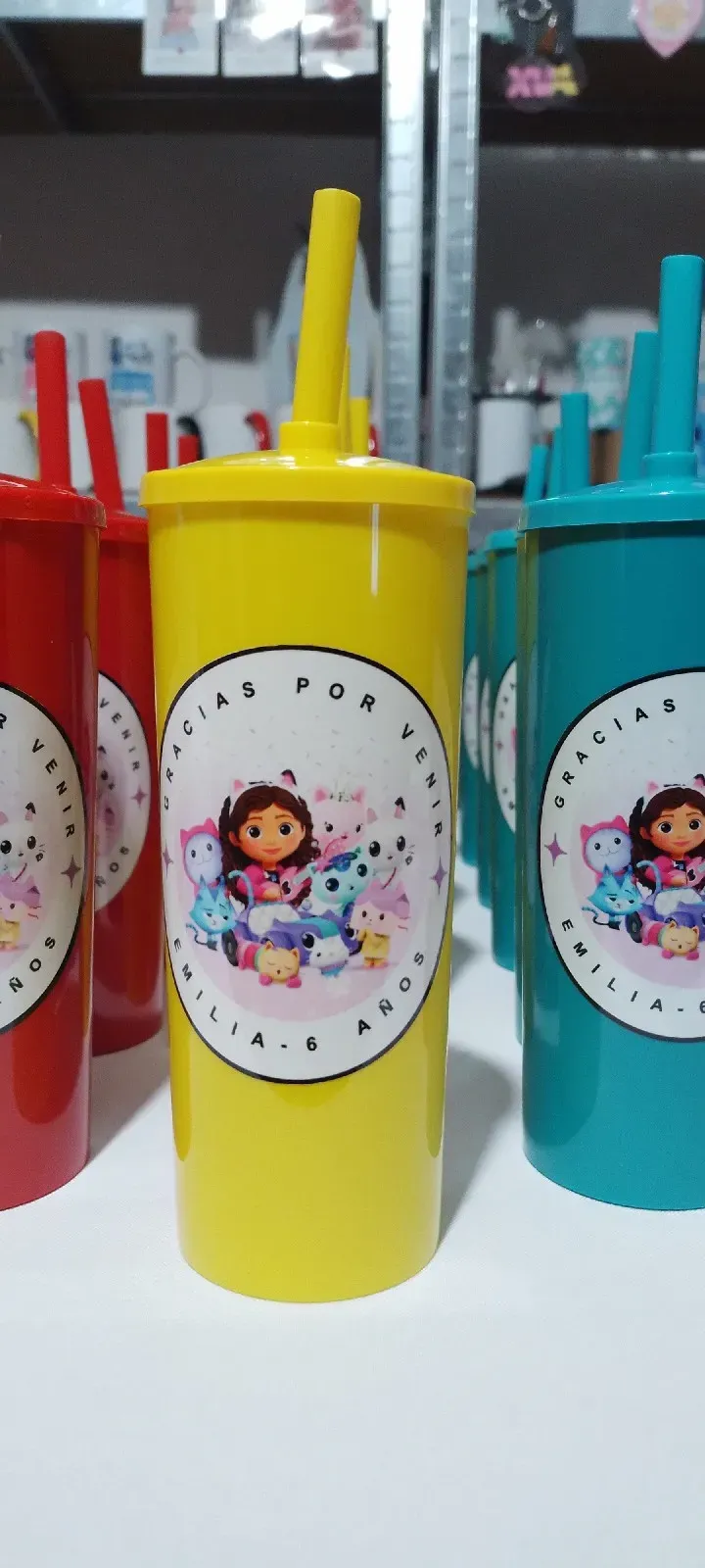 Vasos de acrílico con tapa por 100 unidades 