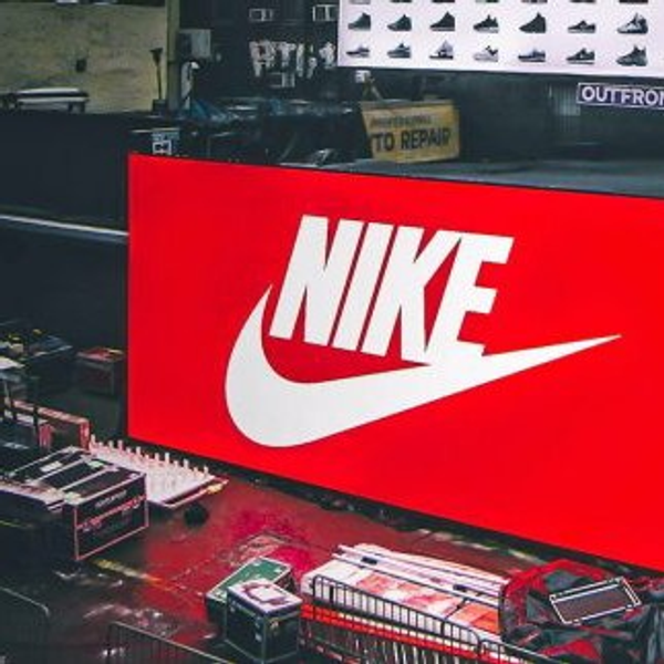 NIKE