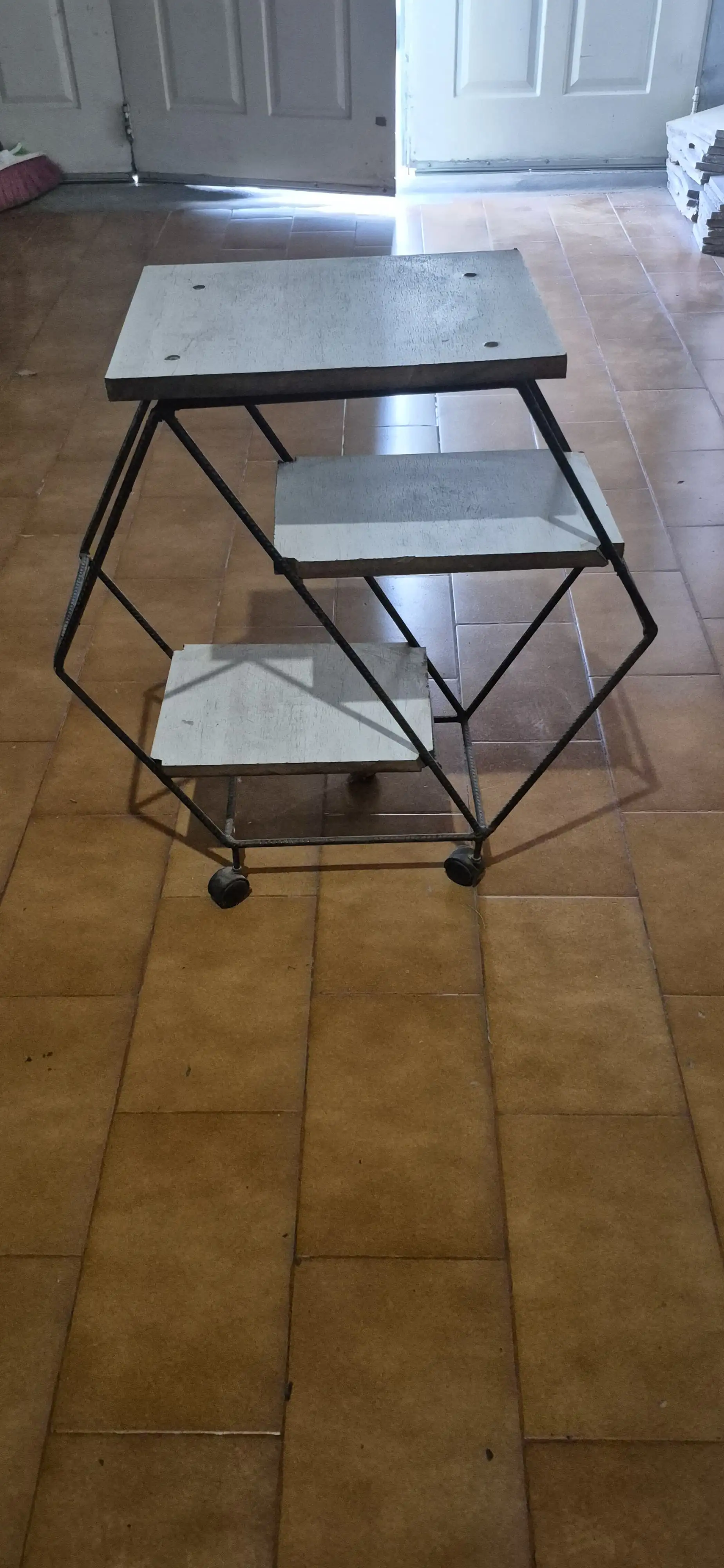 Mesa con ruedas