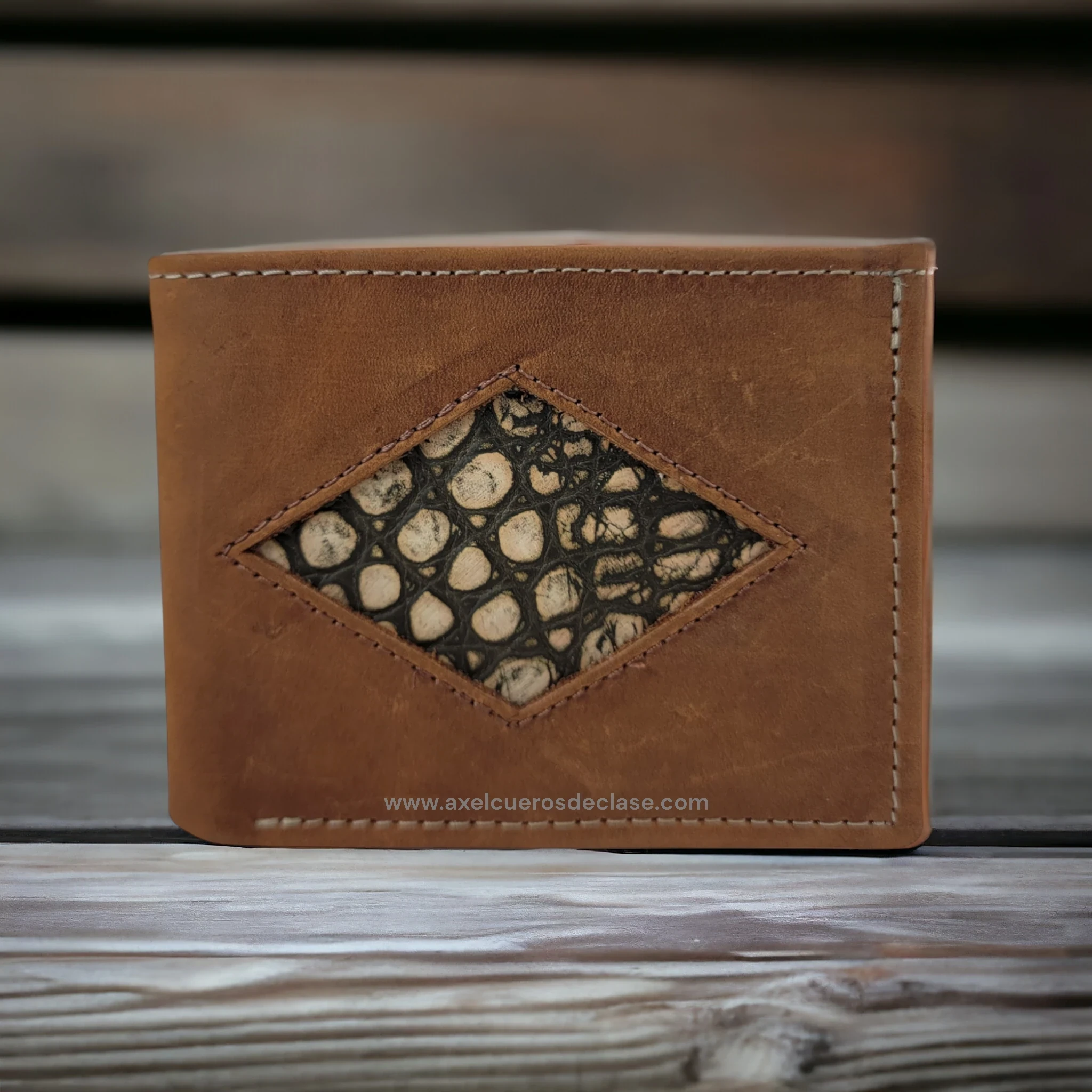 Billetera bifolio combinada cueeo cafe crazy y grabado cocodrilo  3
