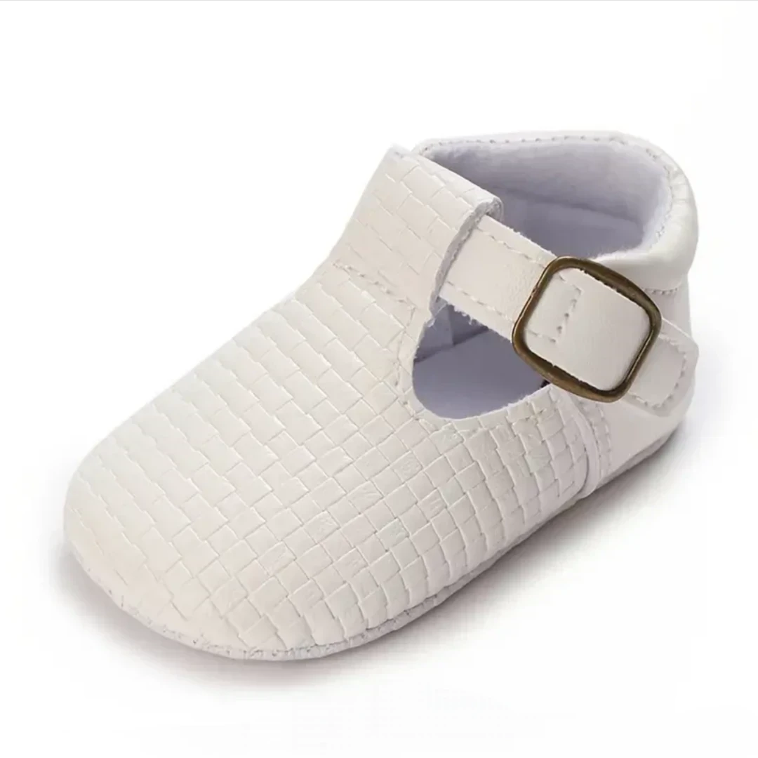 ZAPATITOS BLANCOS  3