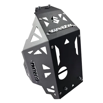 GIXXER 150 Pechera acero negro con gris logo 3d cromado ML