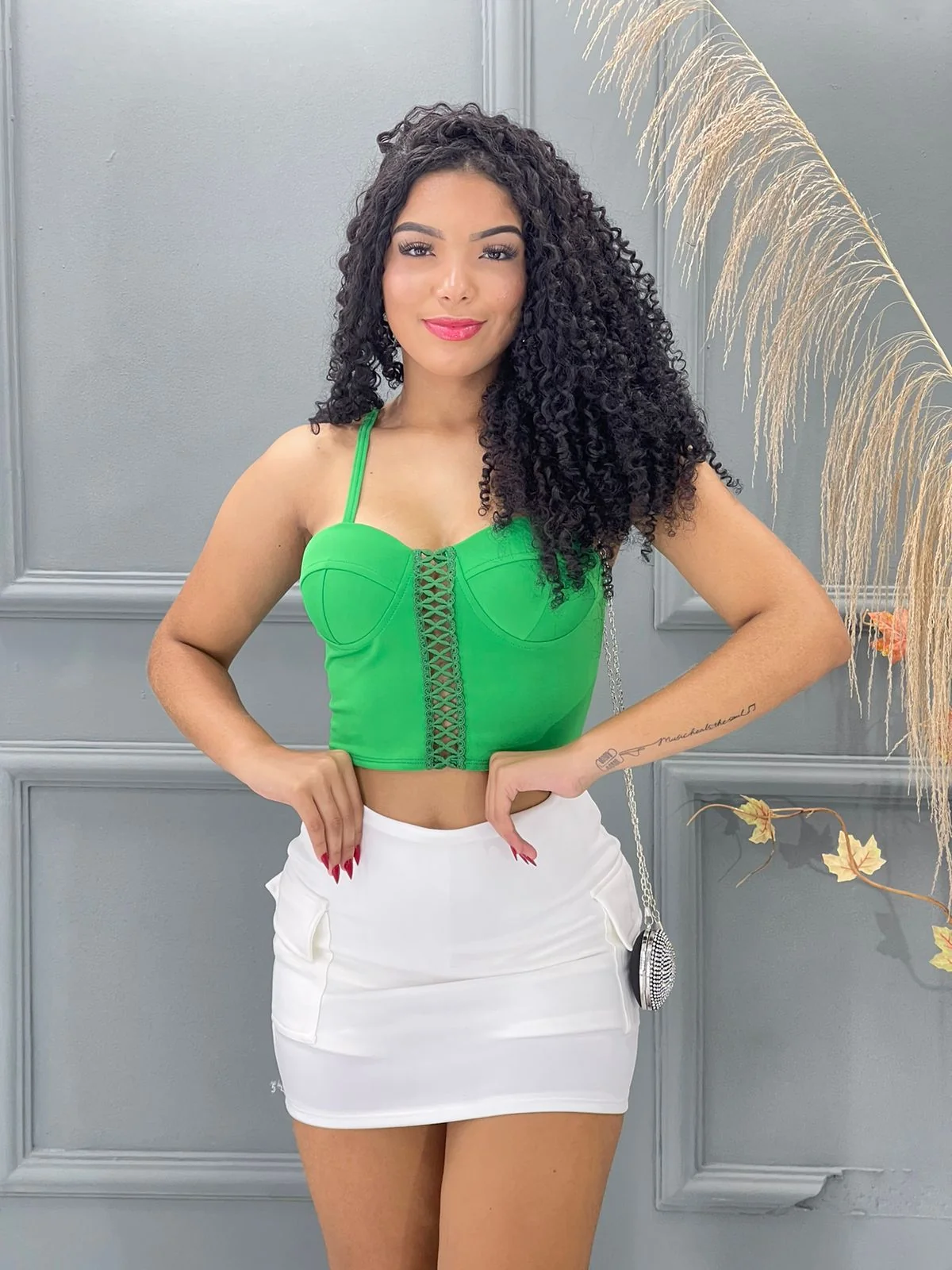 SAIA CARGO COM SHORT POR BAIXO 5