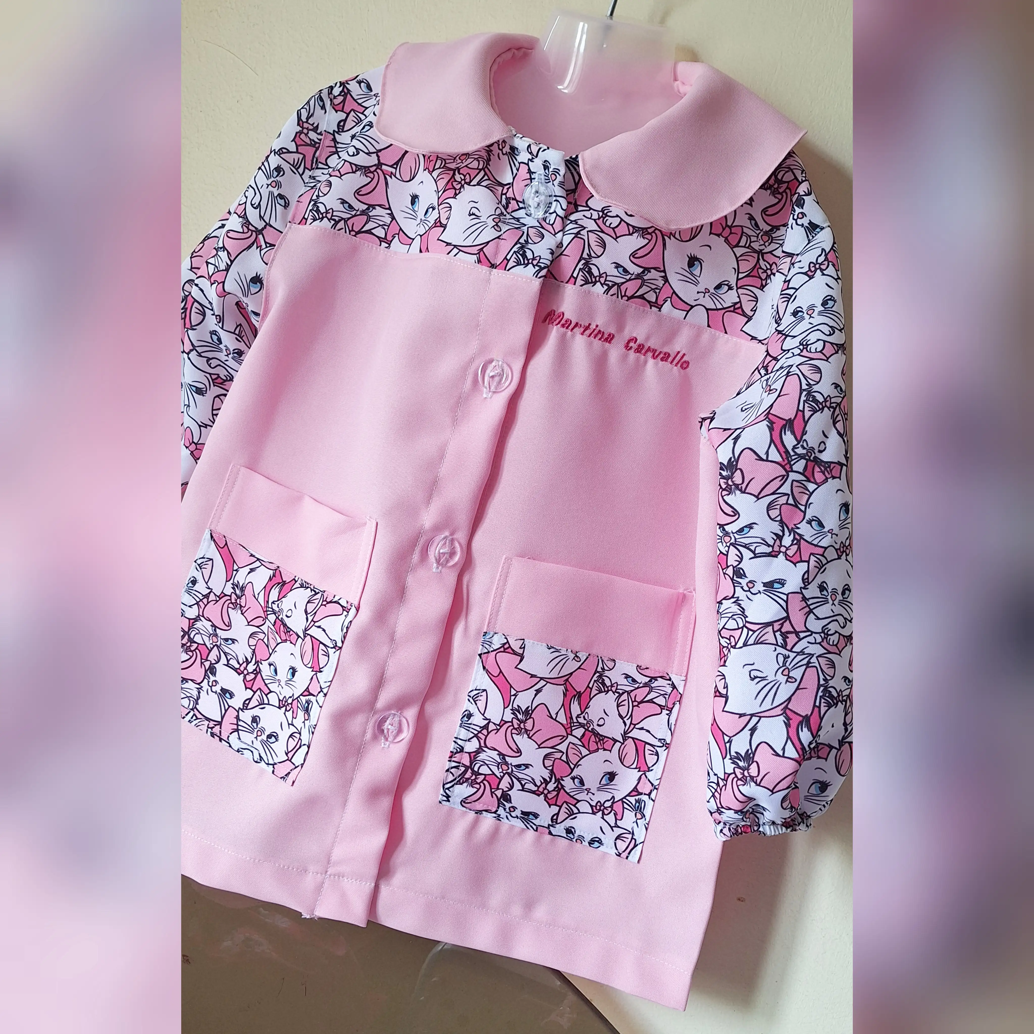 Delantal rosado , Gata Marie
