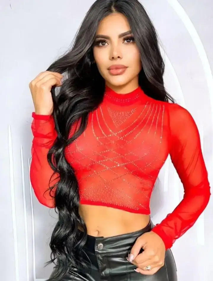 Hermosa blusa con detalle en piedreria😍