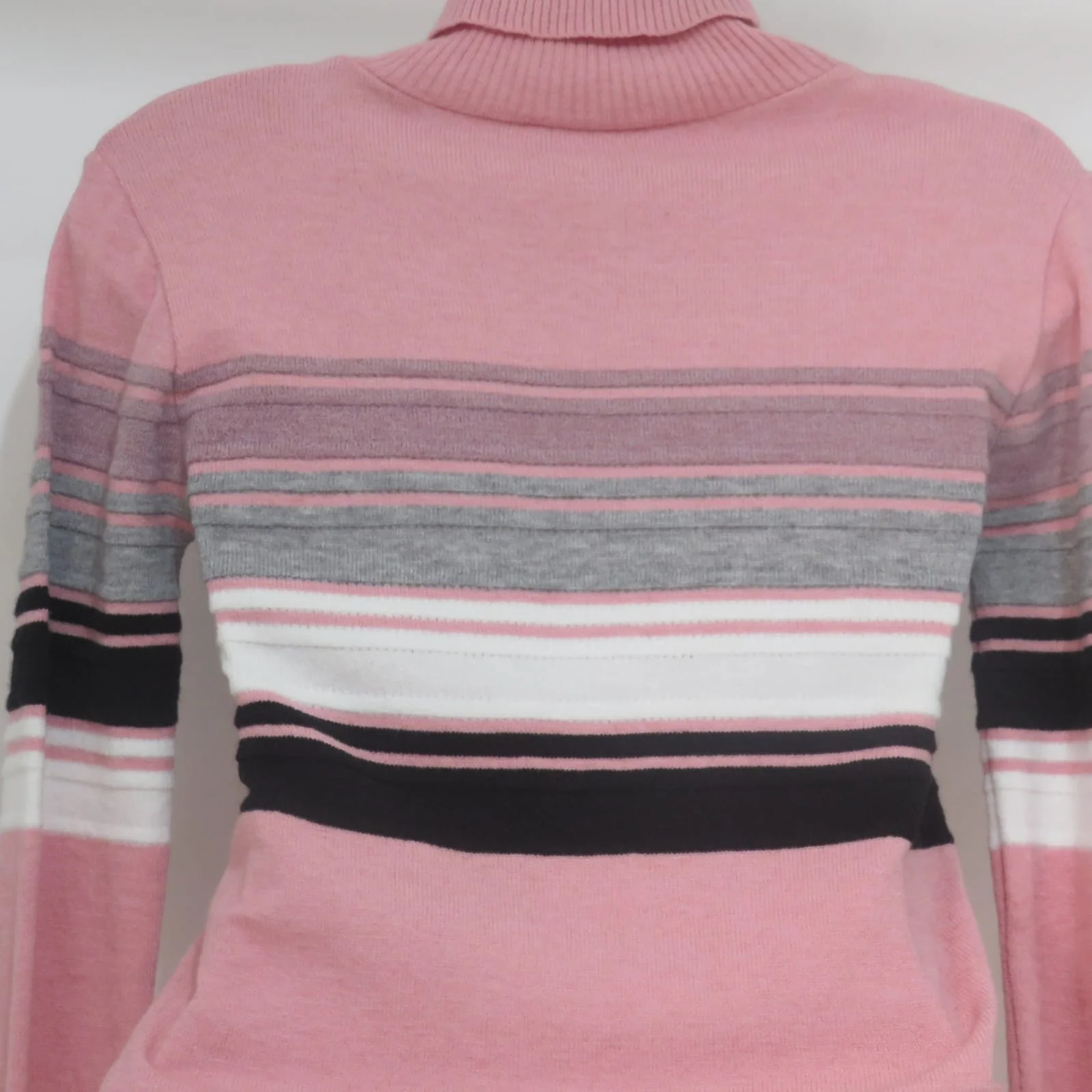 Blusa tipo suéter rosa con rayas  3