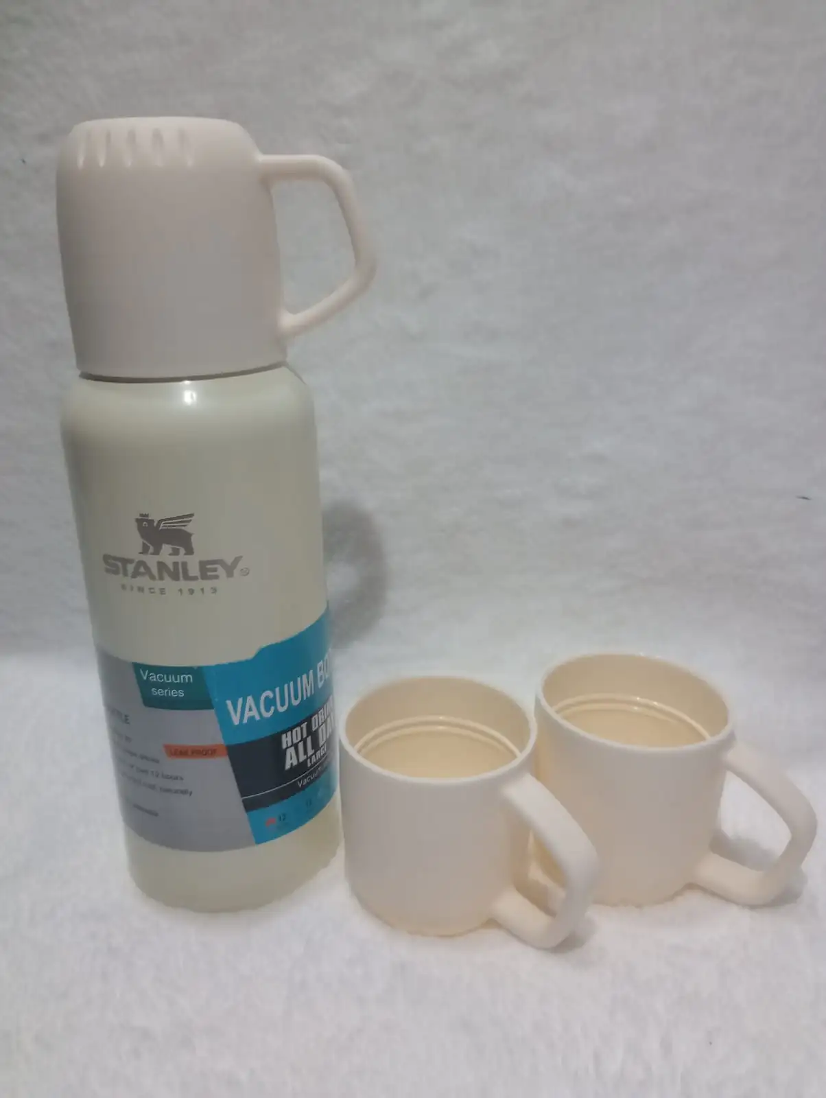 Termo con tazas  2