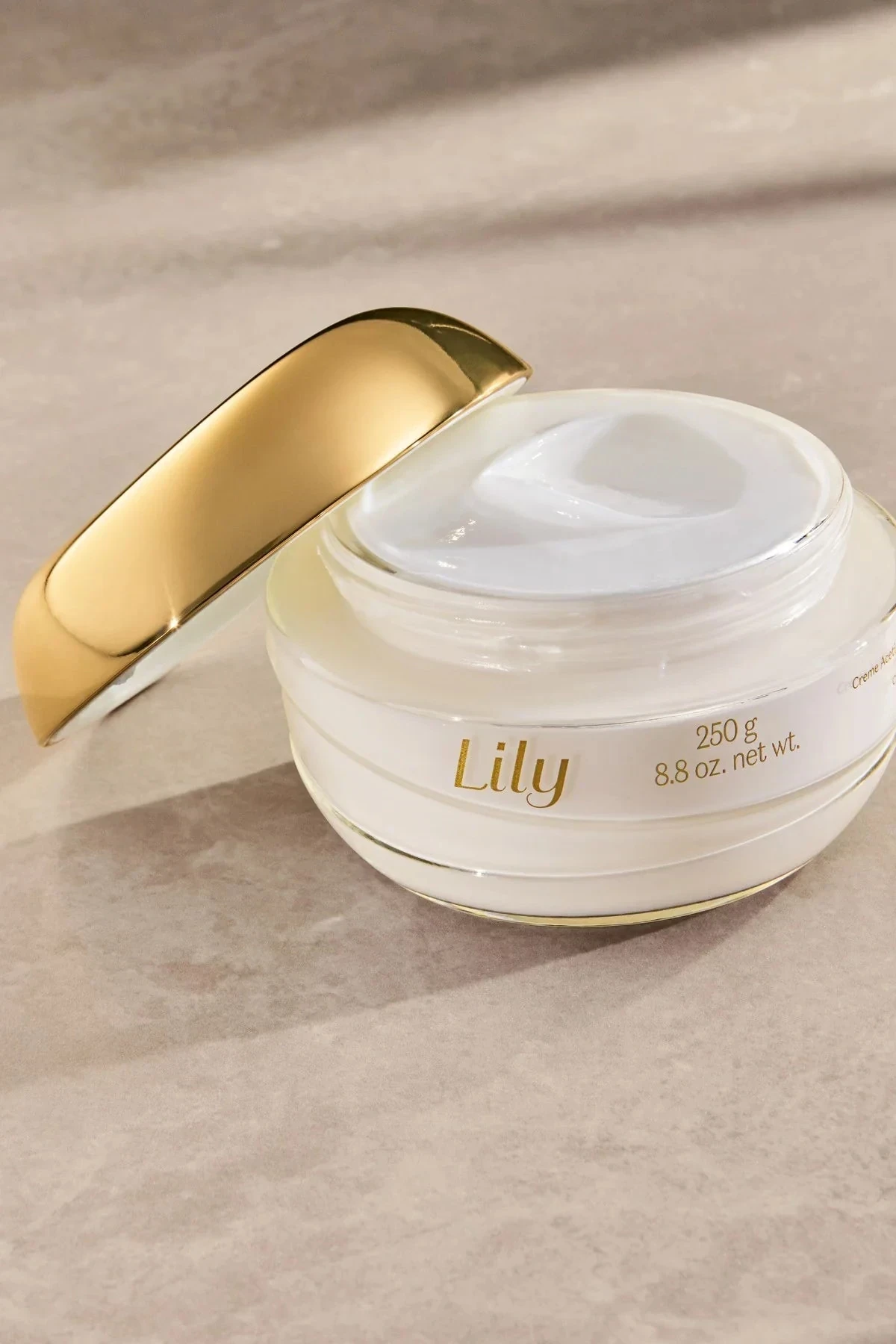 Crema Hidratante Corporal Lily Satinada, 250g 2