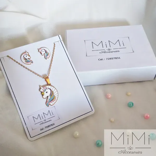 Conjunto cadenita, dije y aretes coloridos y con brillantes en acero inoxidable