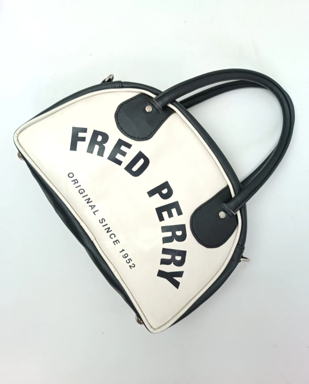 Bolso media luna negro y crema  3