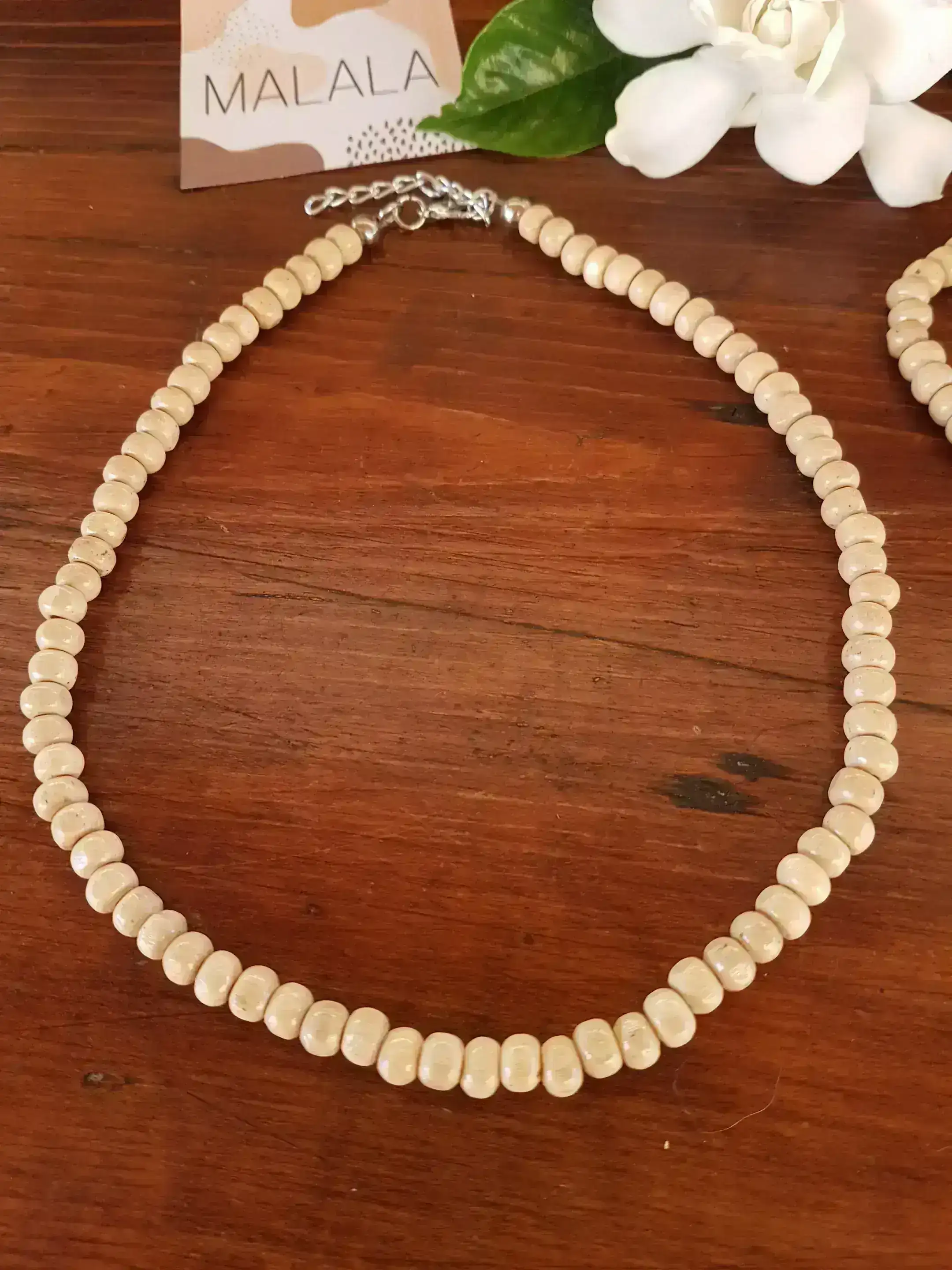 Collar  corto de maderitas M38 2