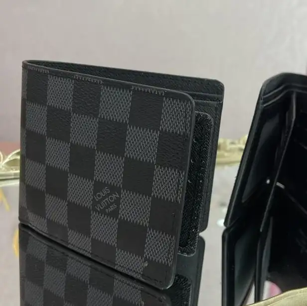 Louis Vuitton  2