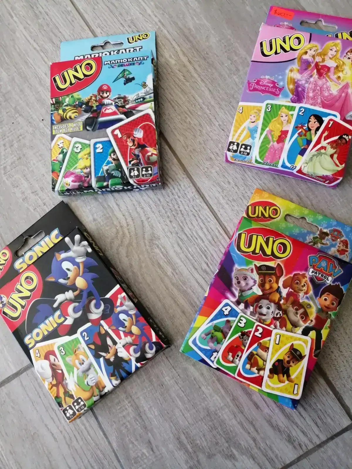 Juego uno de personajes 