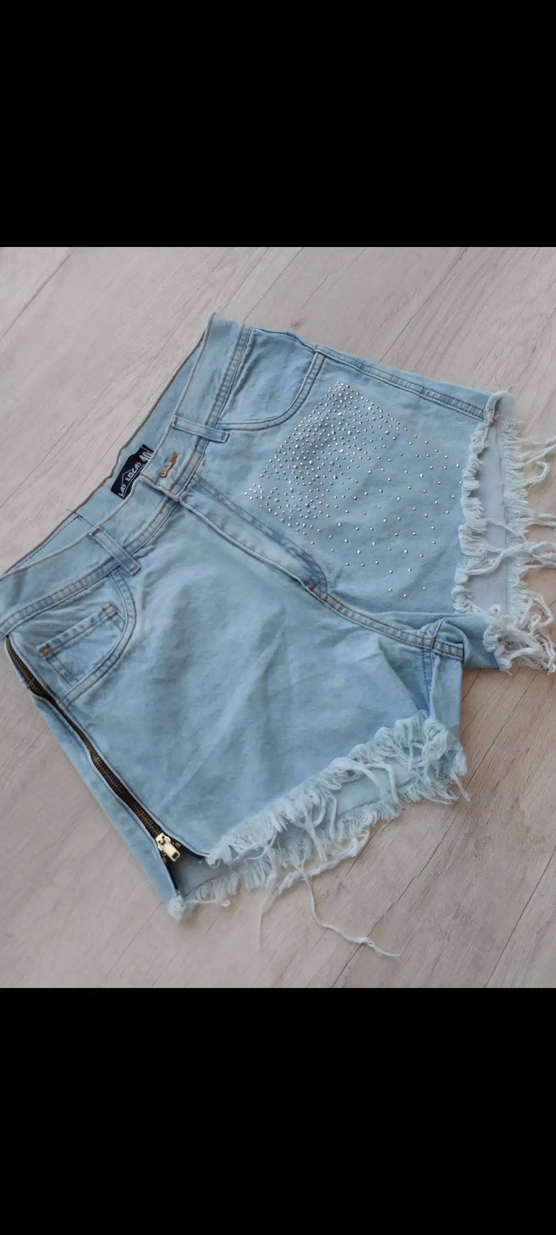 SHORT TACHAS DE EXCELENTE CALIDAD 