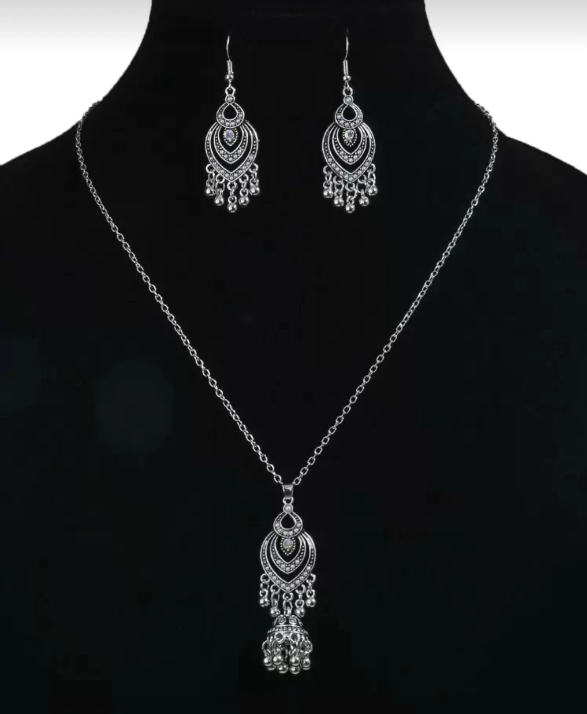  Set estilo jhumka con borlas metálicas  4