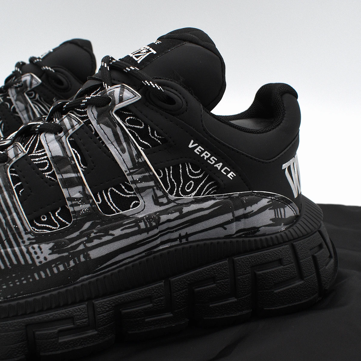 Versace Trigreca Negro 6