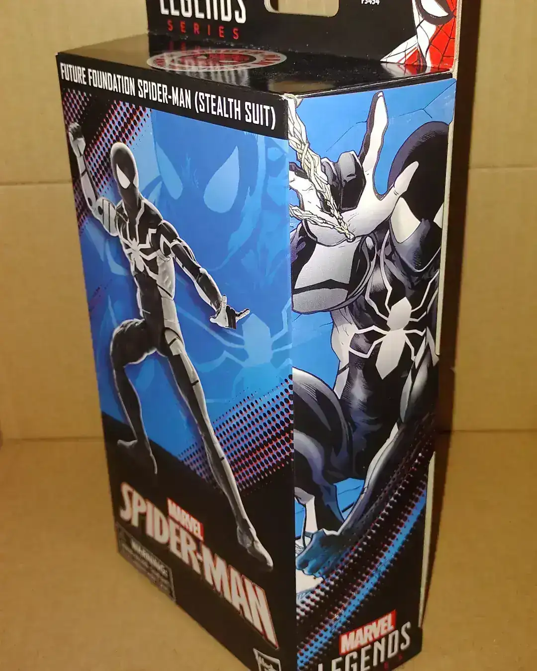 Spider-Man Marvel Legends Future Foundation Spider-Man (Stealth Suit) 4