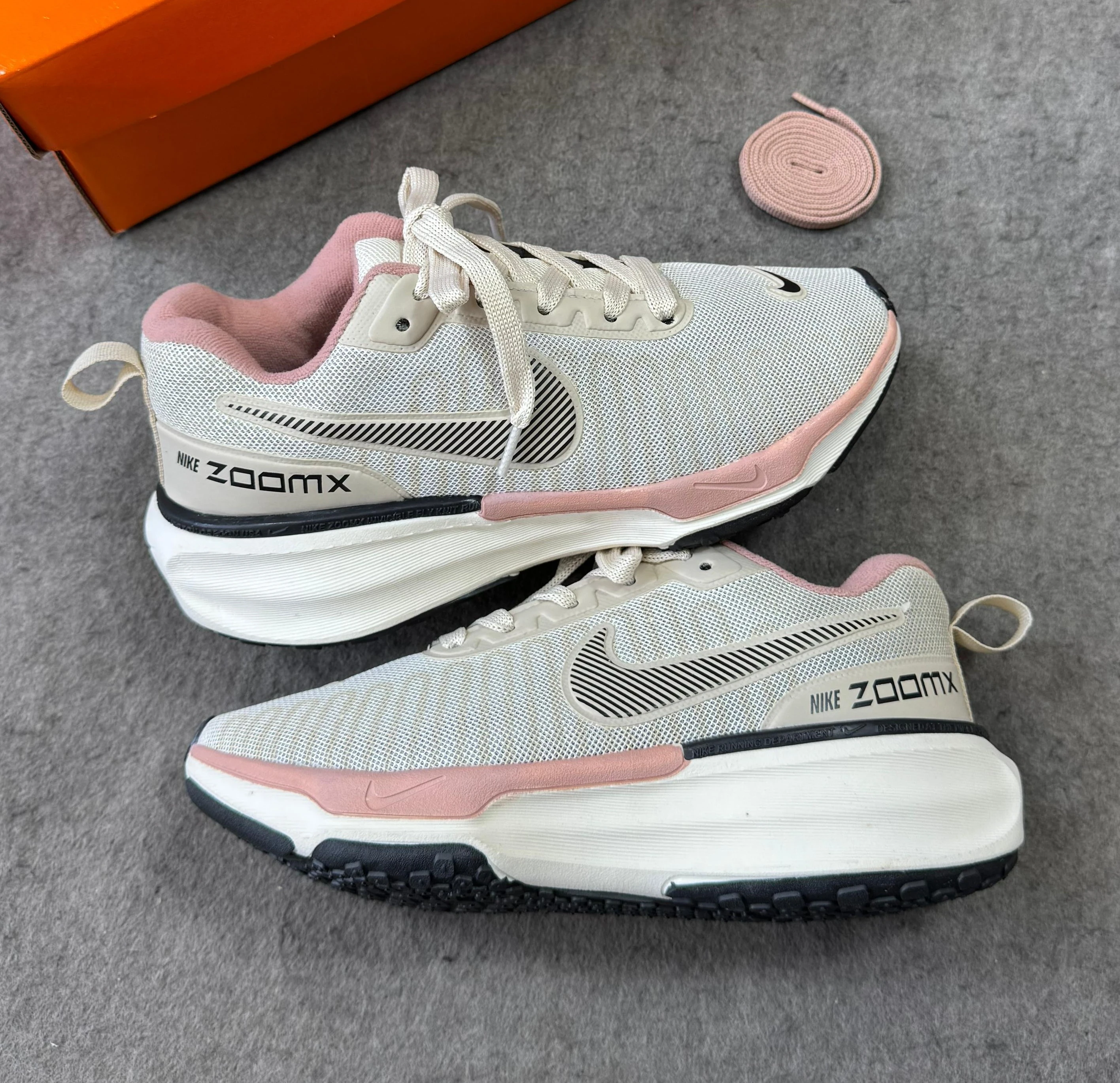TÊNIS NIKE  INVINCIBLE RUN 3 2
