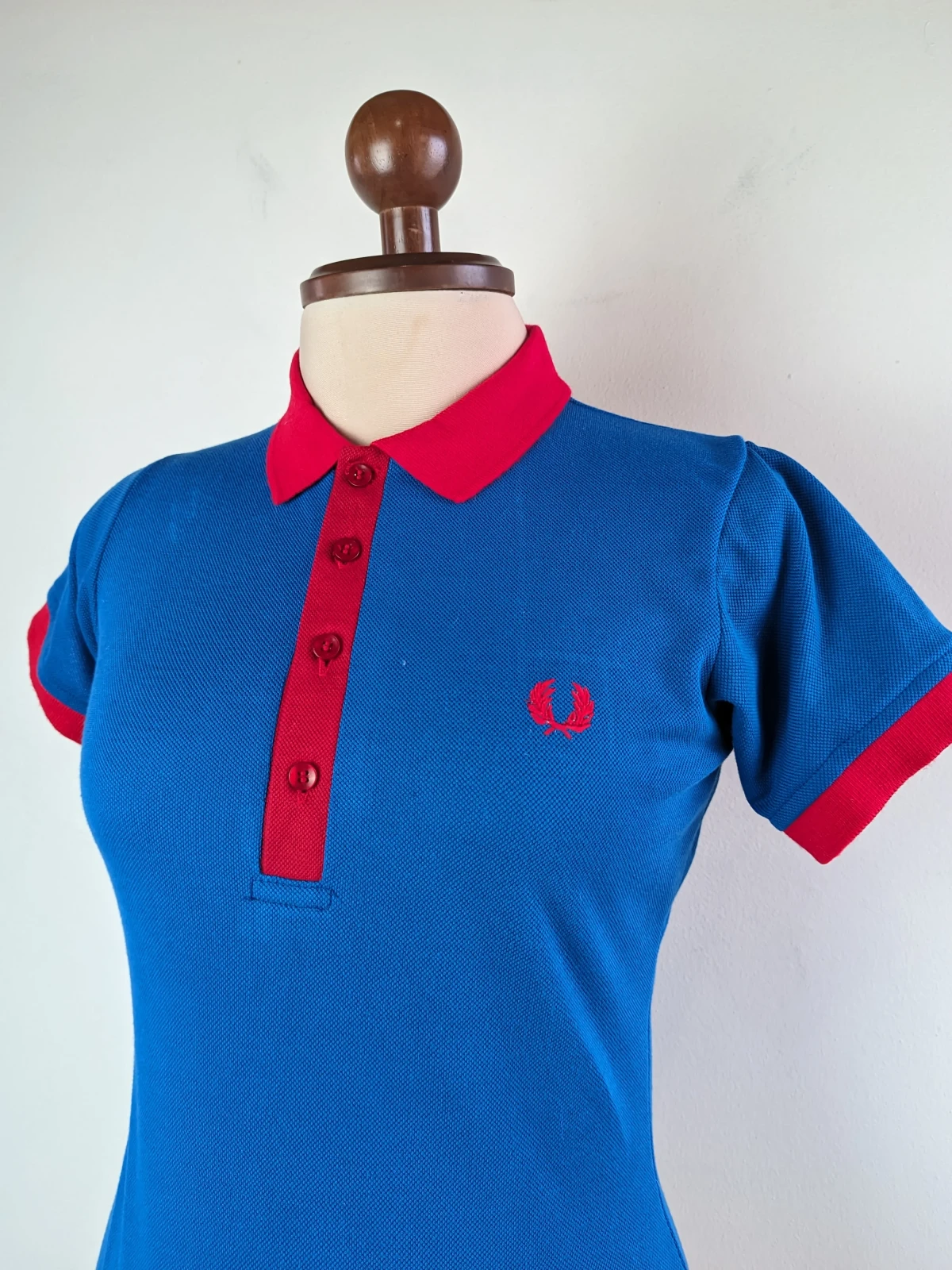 Polo azul con rojo ❤️ 💙