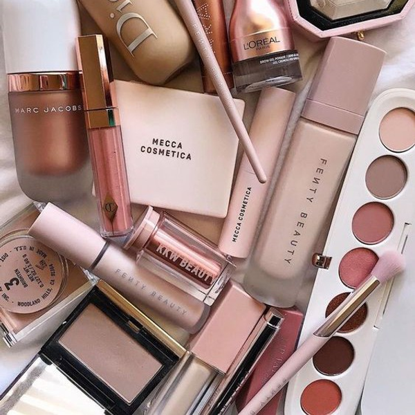 MAKE UP