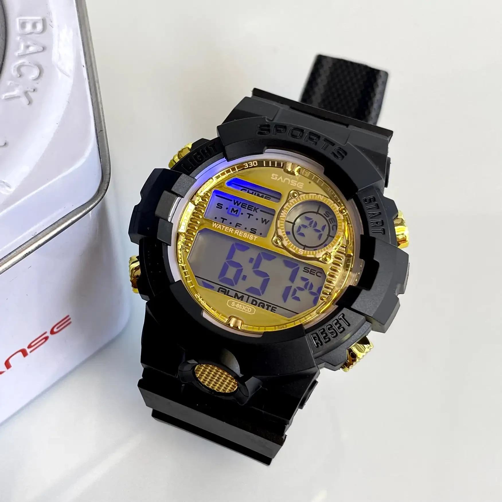 Reloj Deportivo Digital Sumergible Negro Dorado 3