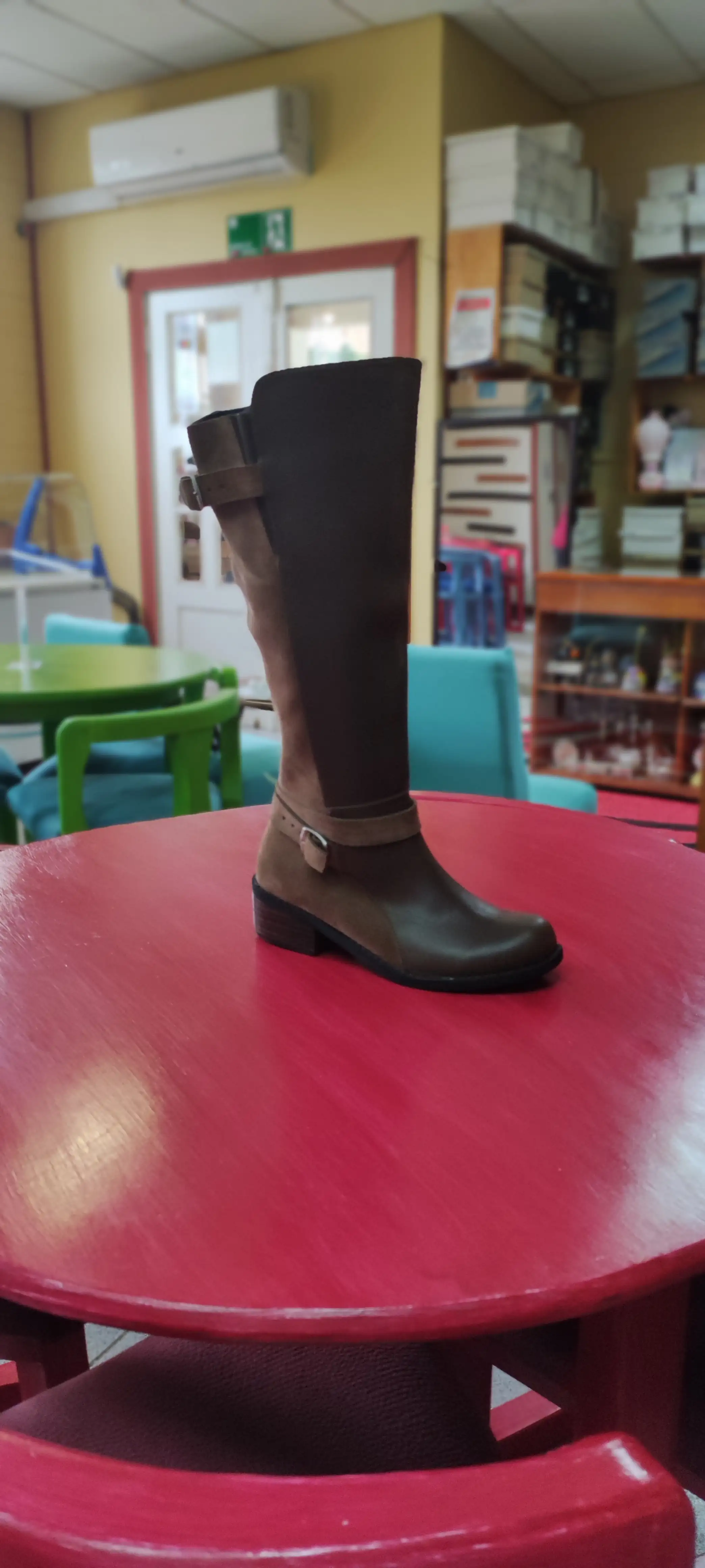 Bota alta café 