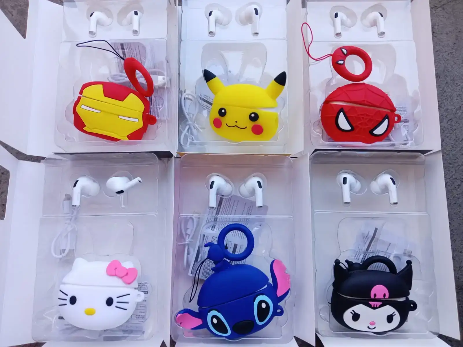 Auriculares Bluetooth con estuche de personajes favoritos 2