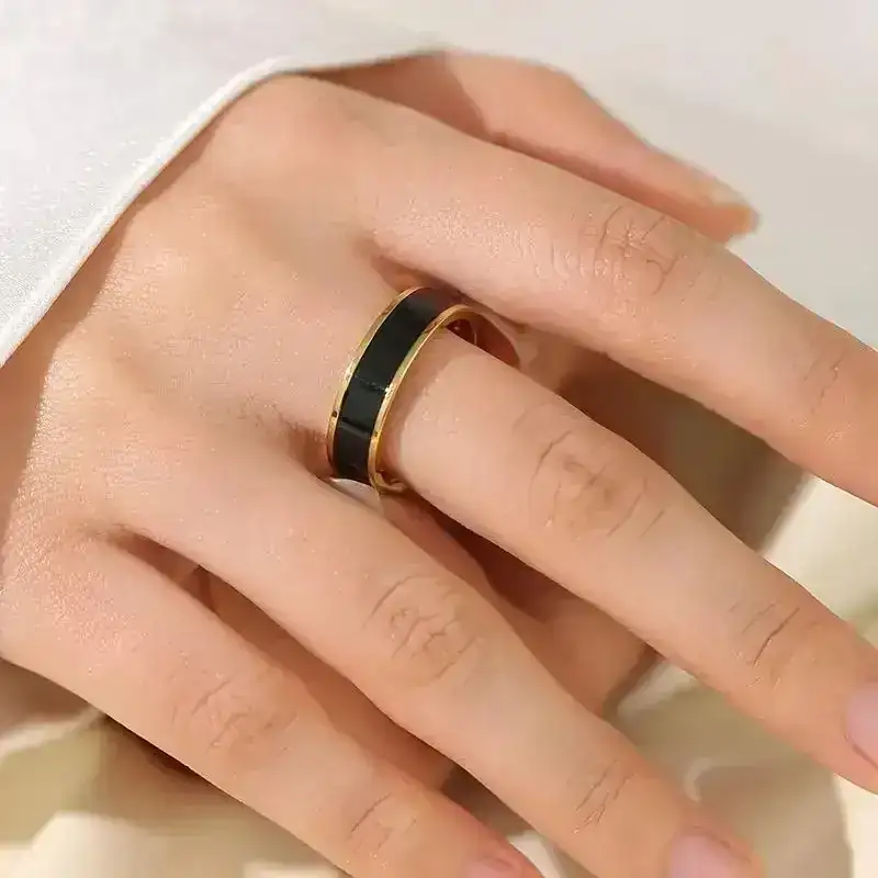 Anillo Uzayna Negro REF: F10