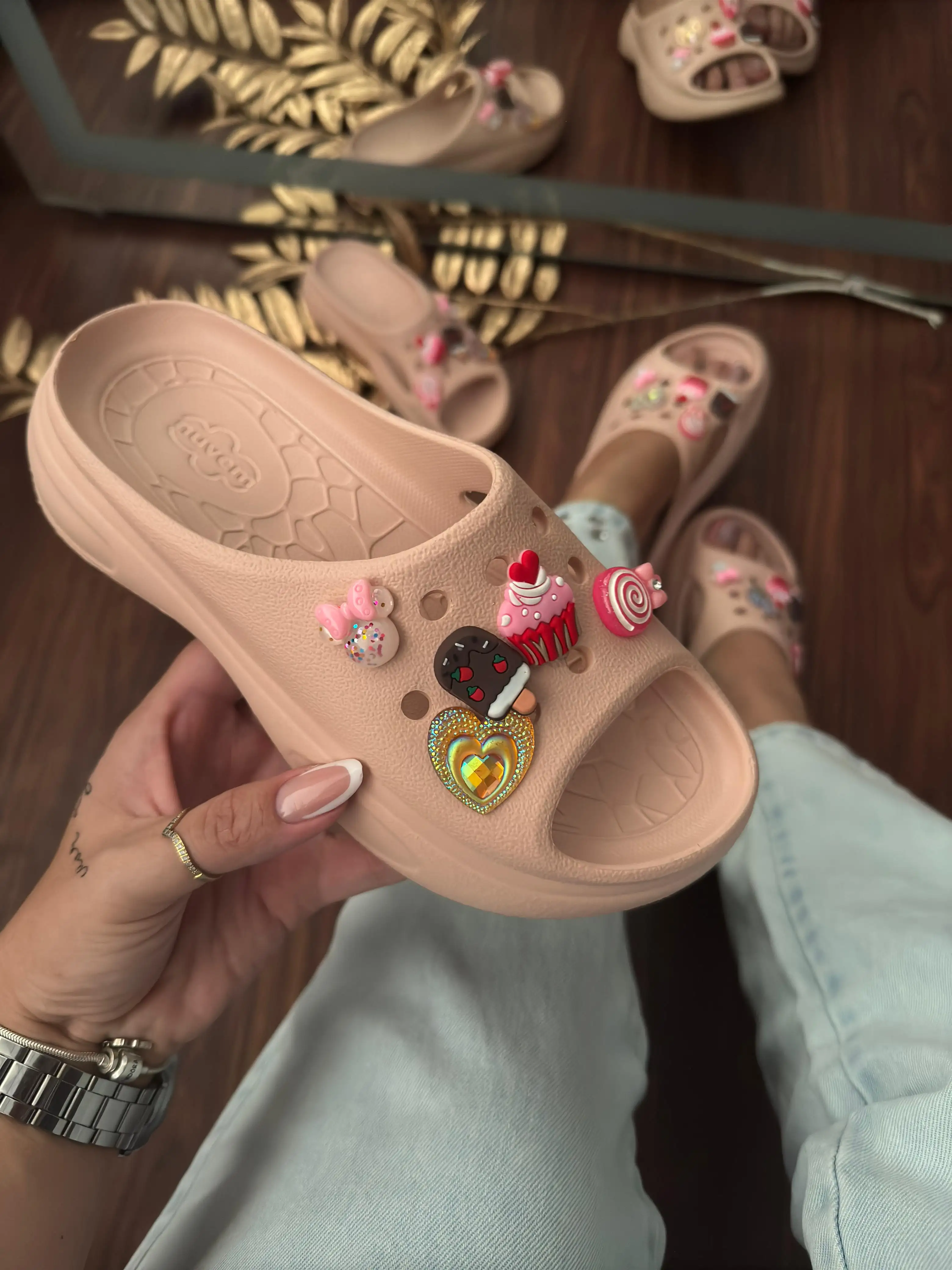 CHINELO SLIDE BOTTONS
