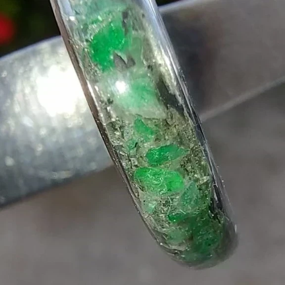 Anillo Relleno de Chispas de Esmeraldas  4