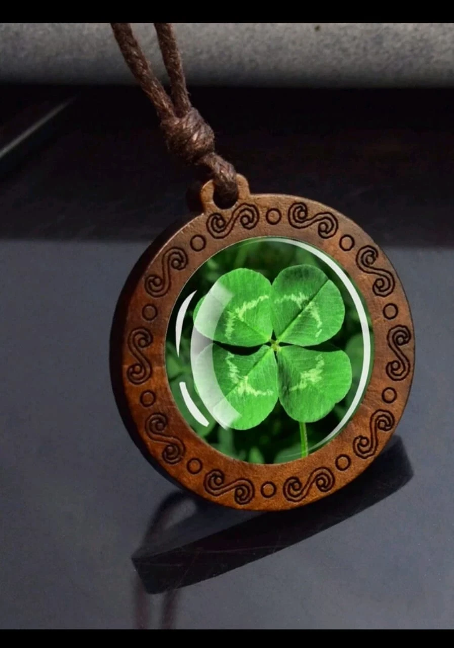 Collar colgante diseño de trébol 🍀 en Resina