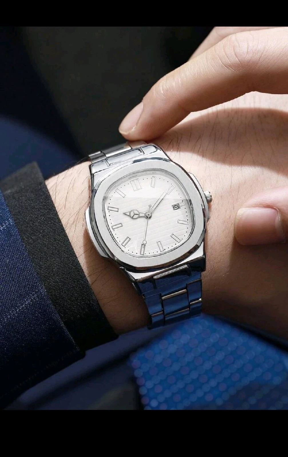 Reloj Análogo Ejecutivo con Bisel Octagonal y Fechador 4