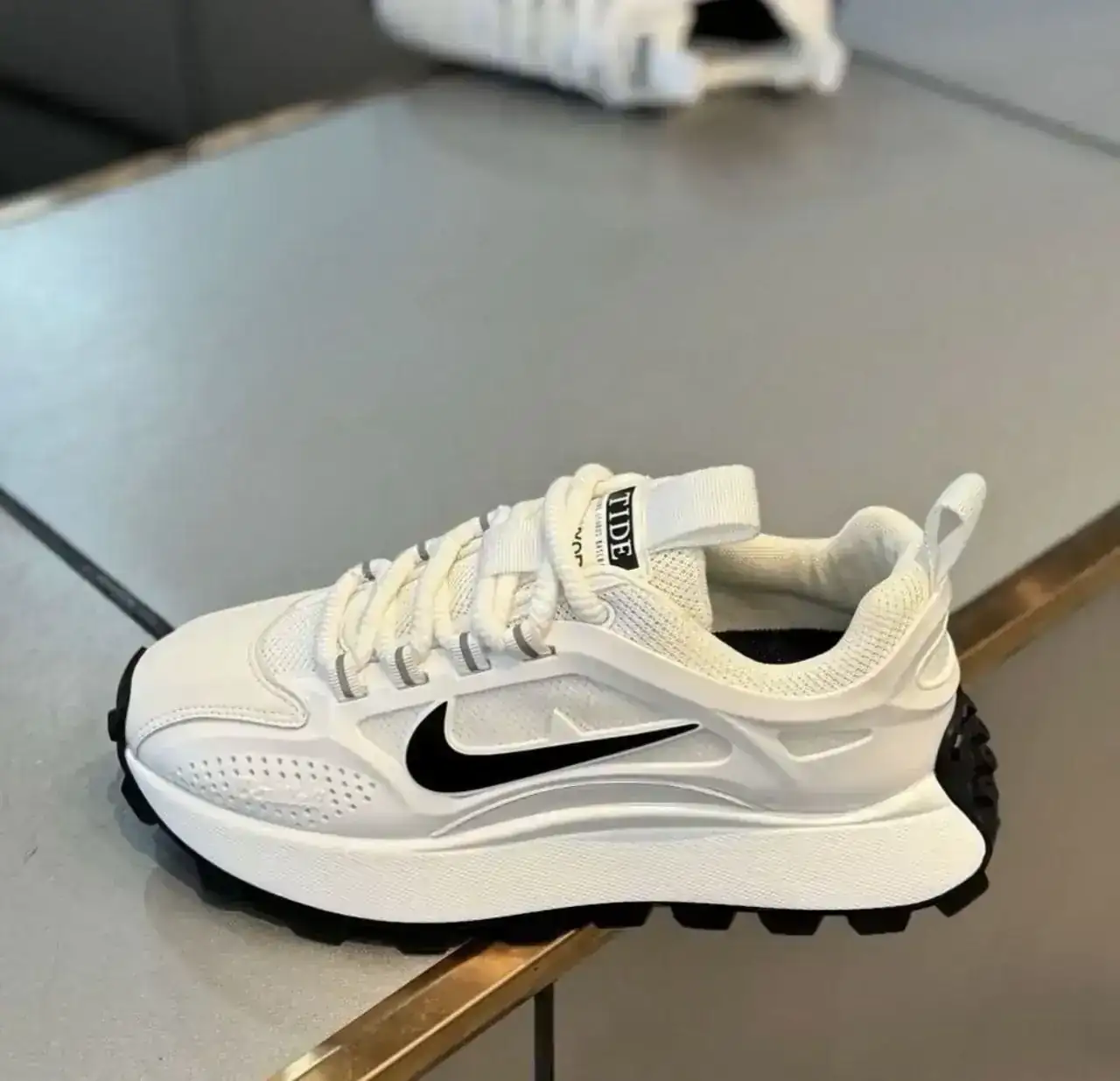 NIKE TIDE 3