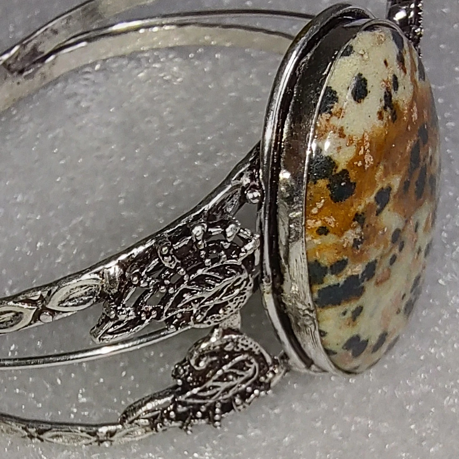 Pulsera bañada en plata con Jaspe Dalmata 4
