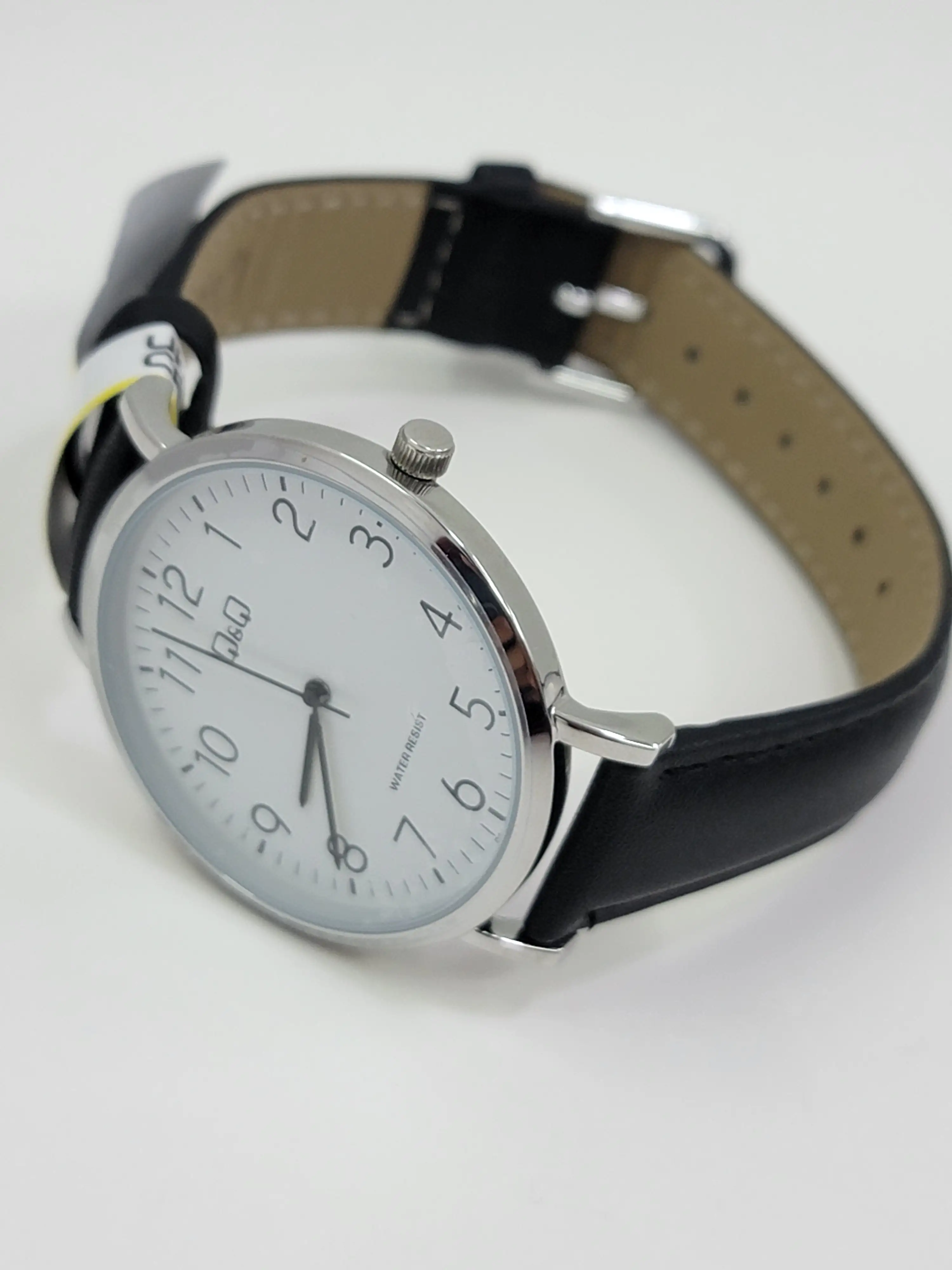 RELOJ Q&Q CUERO 3