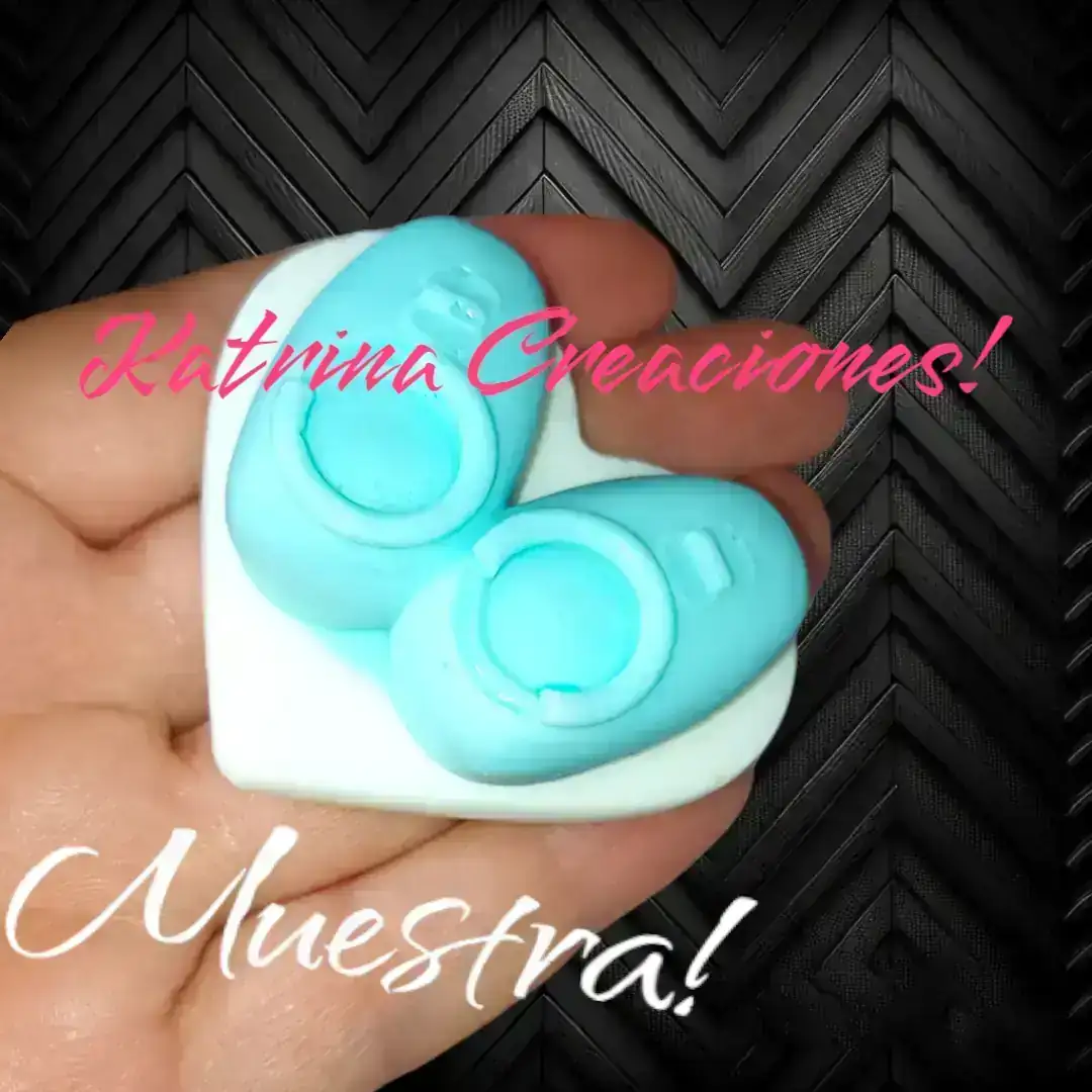 Souvenils zapatitos bebé en corazón.