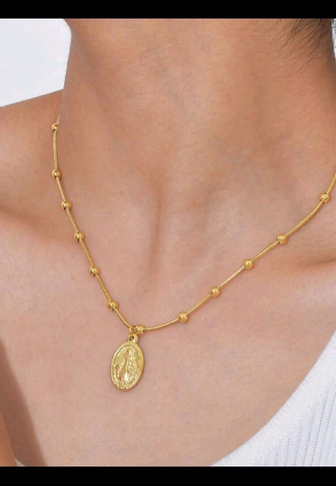 Set de Collar y Pulsera con Medalla de la Virgen Milagrosa en Acero Inoxidable con Baño de Oro 18K - Cadena Estilo Serpiente con Cuentas Esféricas y Dije de Cruz 2