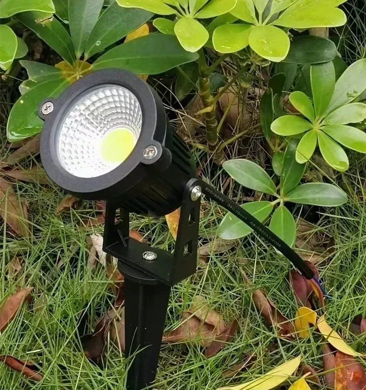 ESTACA LED NEGRA 5W  2