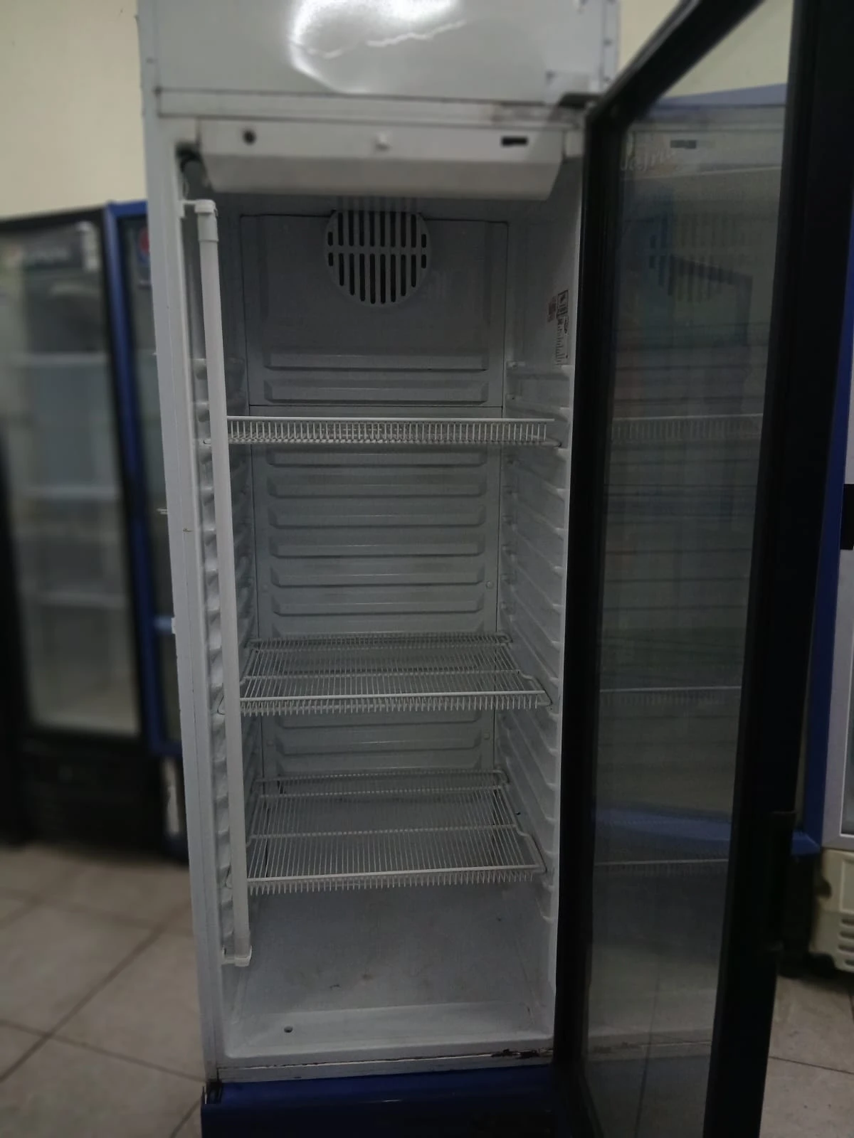 EXHIBIDOR 470 LT VERTICAL 3