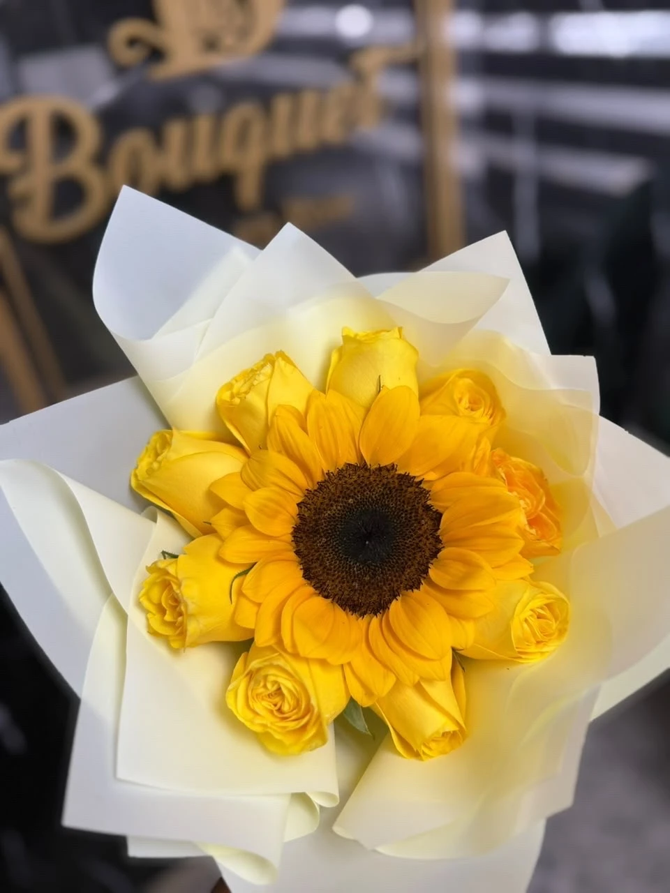 ramillete girasol borde de rosas 
