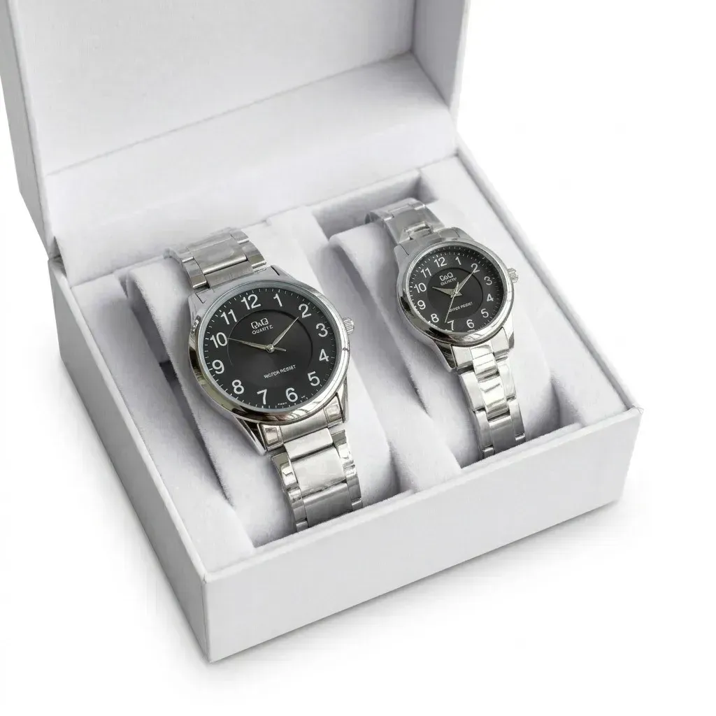 Pareja De Relojes Q&Q Original Acero Analoga Plateado Fondo Negro