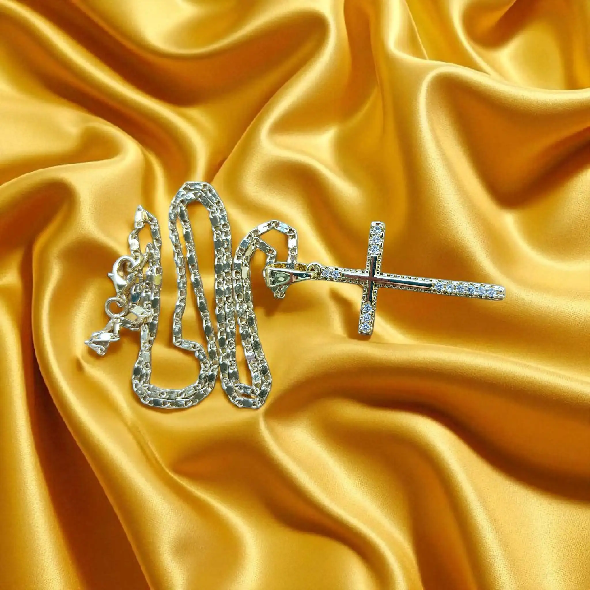 Cadena de Acero Inoxidable con Cruz de Zirconias Brillantes 3