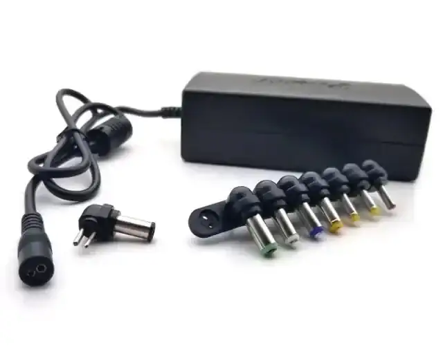 ADAPTADOR UNIVERSAL PORTATIL 3