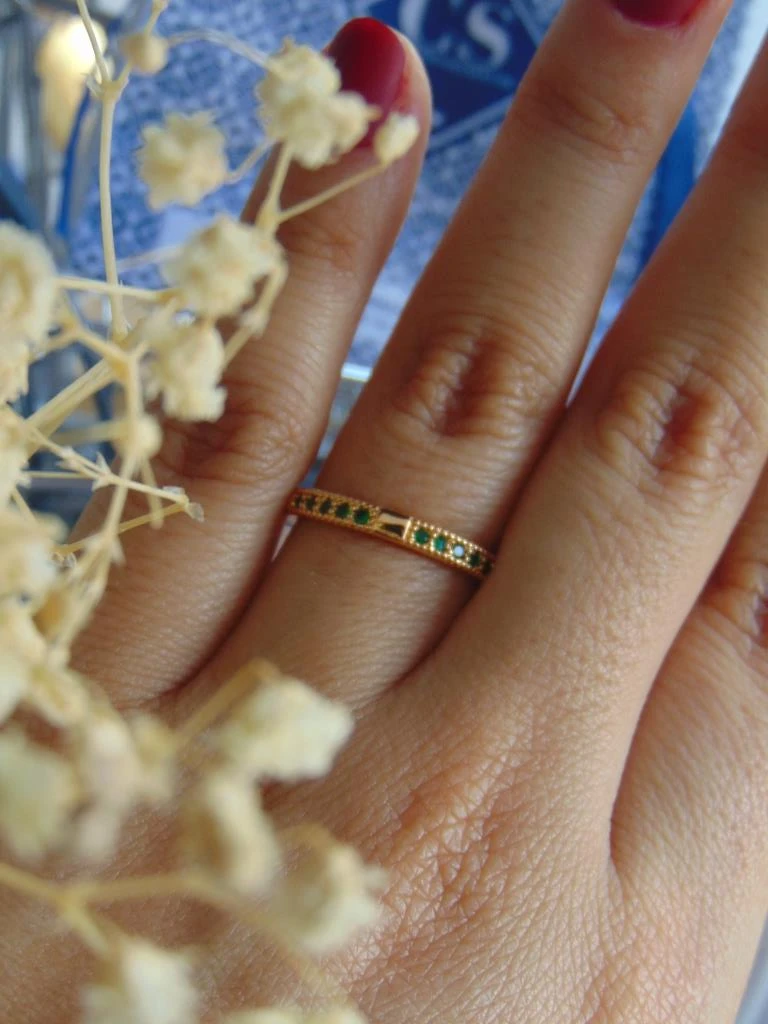 ANILLO ACERO DOR DELG LINEA  MICROCIRCONES VERDES   