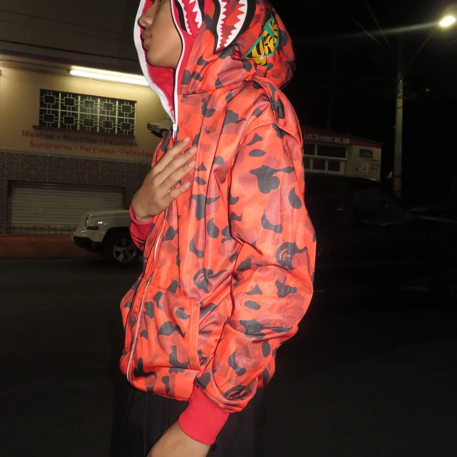 Chamarra doble gorro shark roja moteada 6