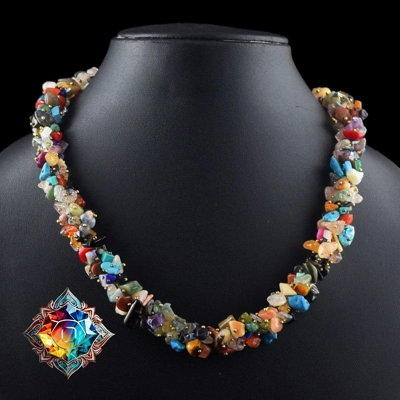 Esplendido collar de piedras semipreciosas mixtas